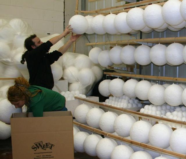 Pack of 10 - 200mm diameter polystyrene Snow Effect Snowball - hollow